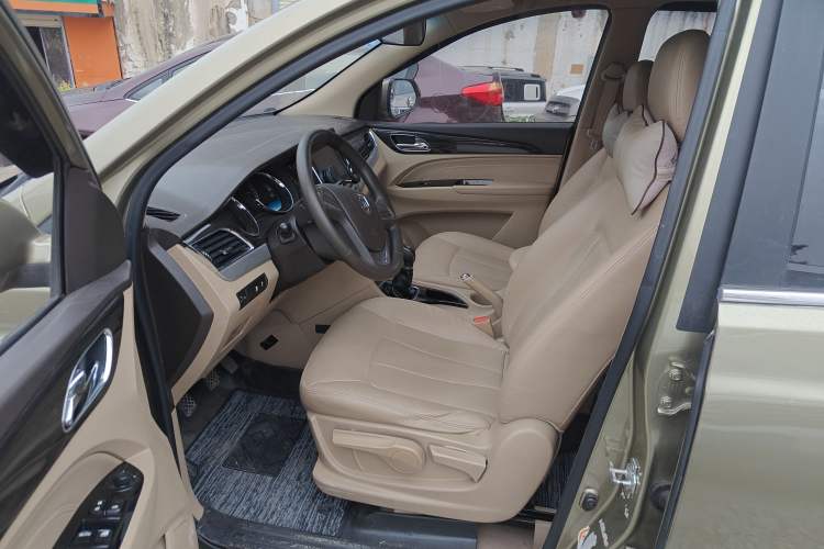 Used Baojun 730 2016 1.5L Manual Comfort Version 7 Seats China V Emission Standard Left Front Seat