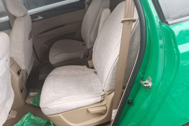 Used Baojun 730 2016 1.5L Manual Comfort Version 7 Seats China V Emission Standard Left Rear Seat