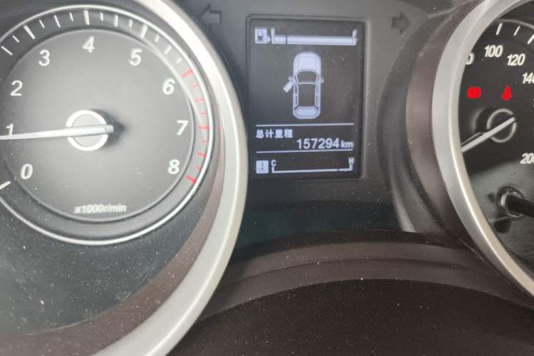 Used Baojun 730 2016 1.5L Manual Comfort Version 7 Seats China V Emission Standard Odometer Close Up