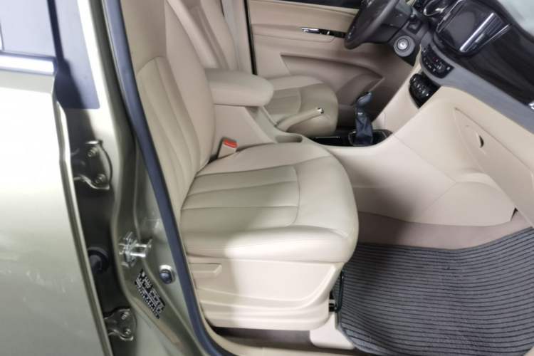 Used Baojun 730 2016 1.8L Manual Comfort Version 7 Seats Right Front Seat