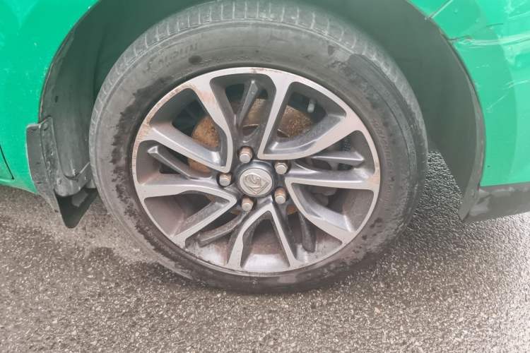 Used Baojun 730 2016 1.5L Manual Comfort Version 7 Seats China V Emission Standard Right Front Wheel Hub