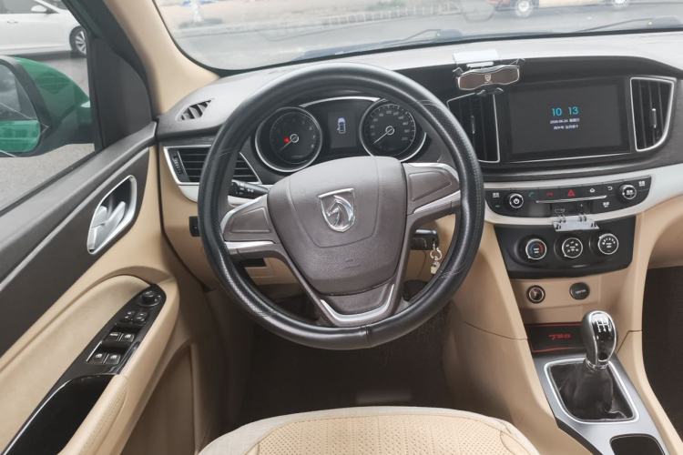 Used Baojun 730 2016 1.5L Manual Comfort Version 7 Seats China V Emission Standard Steering Wheel