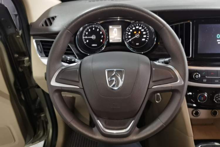Used Baojun 730 2016 1.8L Manual Comfort Version 7 Seats Steering Wheel