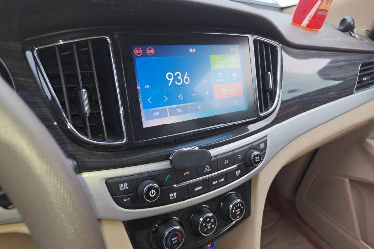 Used Baojun 730 2016 1.5L Manual Comfort Version 7 Seats China V Emission Standard Audio And AC Panel