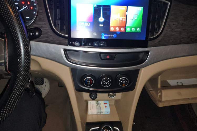 Used Baojun 730 2016 1.5L Manual Standard Version 7 Seats Audio And AC Panel