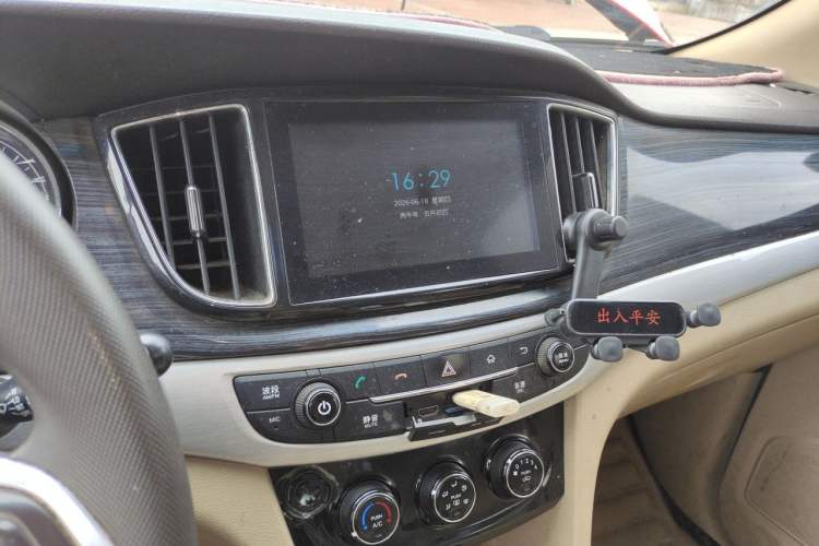 Used Baojun 730 2016 1.5L Manual Comfort Version 7 Seats China V Emission Standard Audio And AC Panel