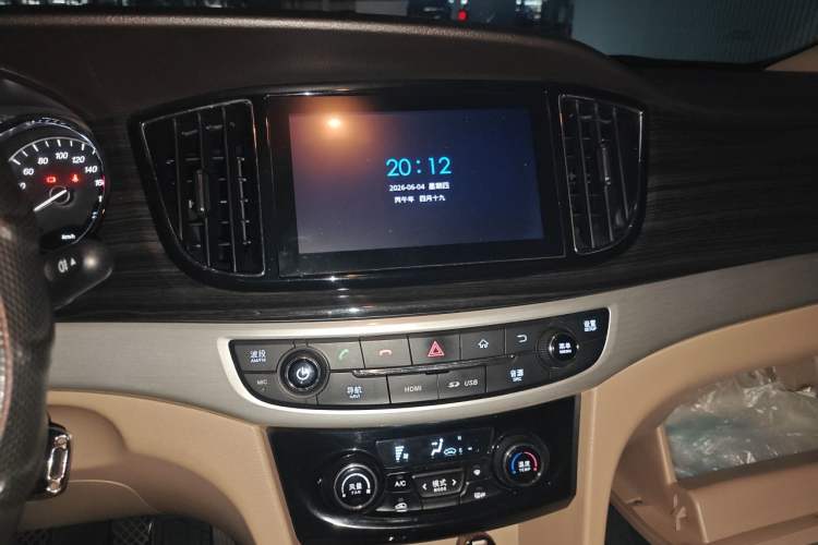 Used Baojun 730 2016 1.5T Manual Luxury Edition 7 Seats Audio And AC Panel
