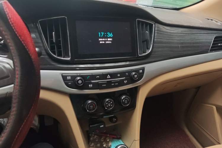 Used Baojun 730 2016 1.5L Manual Comfort Version 7 Seats China V Emission Standard Audio And AC Panel