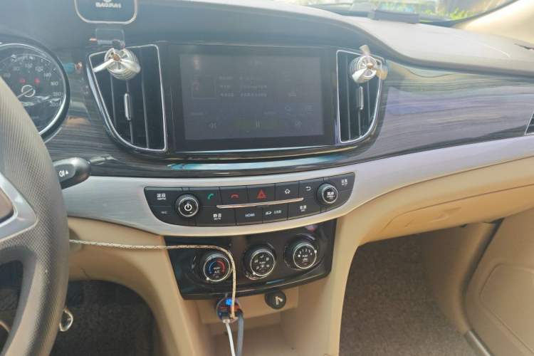 Used Baojun 730 2016 1.5L Manual Comfort Version 7 Seats China V Emission Standard Audio And AC Panel