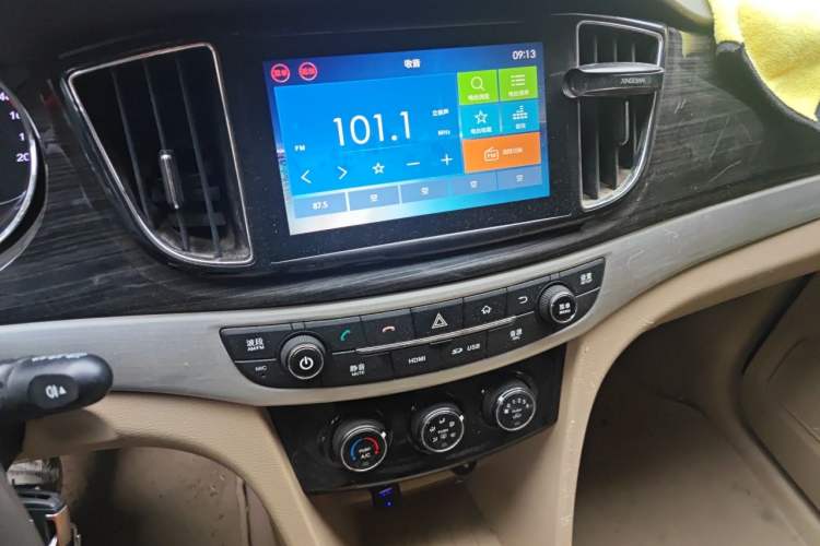 Used Baojun 730 2016 1.5L Manual Comfort Version 7 Seats China V Emission Standard Audio And AC Panel