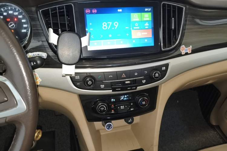 Used Baojun 730 2016 1.5T Manual Luxury Edition 7 Seats Audio And AC Panel