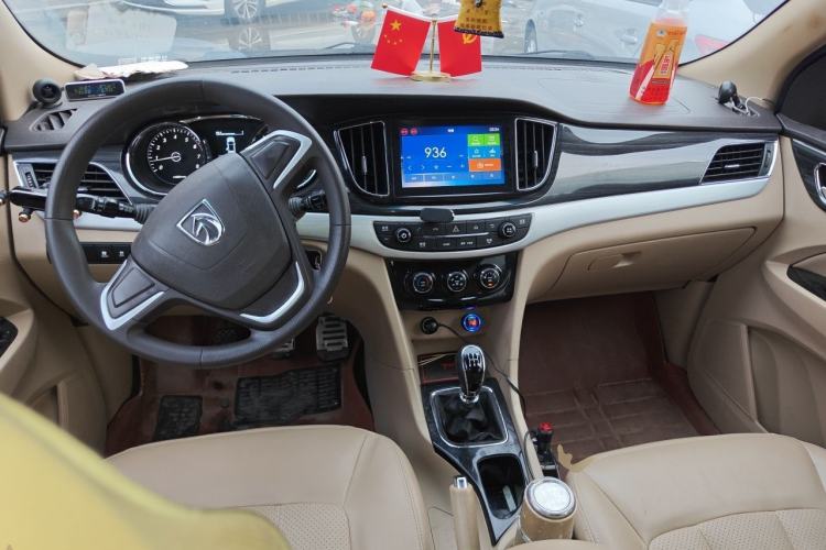 Used Baojun 730 2016 1.5L Manual Comfort Version 7 Seats China V Emission Standard Center Console