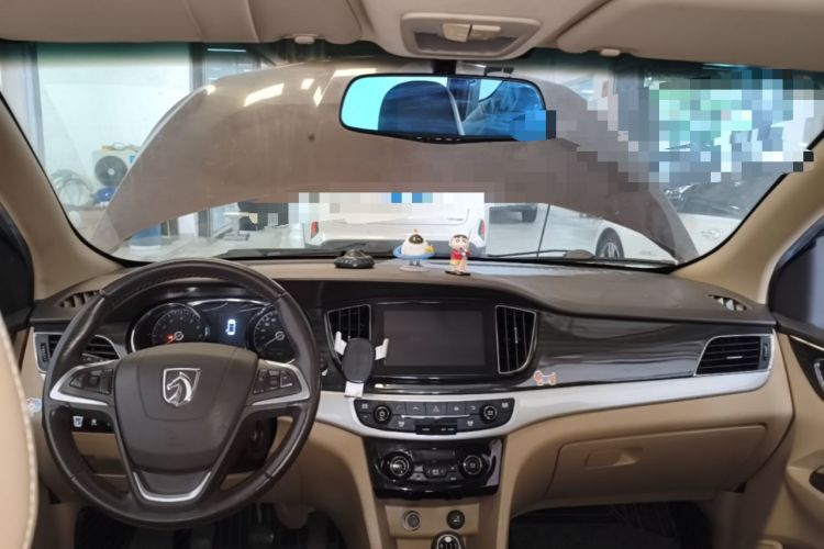 Used Baojun 730 2016 1.5T Manual Luxury Edition 7 Seats Center Console