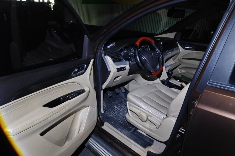 Used Baojun 730 2016 1.5T Manual Luxury Edition 7 Seats Driver Seat