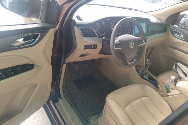 Used Baojun 730 2016 1.5L Manual Comfort Version 7 Seats China V Emission Standard Driver Seat