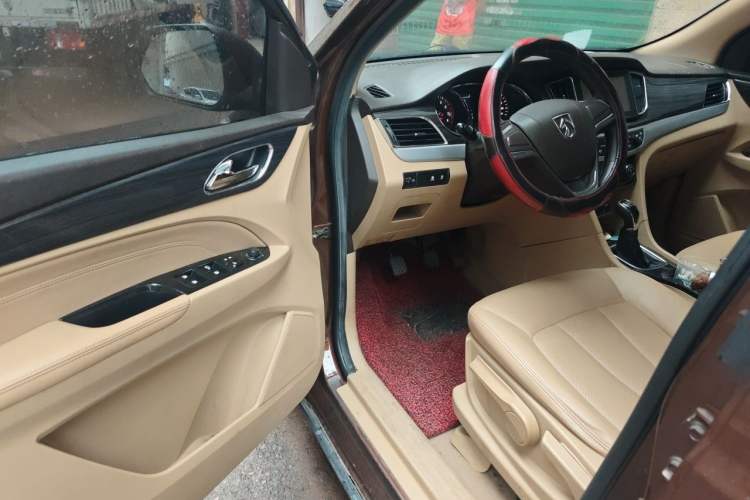 Used Baojun 730 2016 1.5L Manual Comfort Version 7 Seats China V Emission Standard Driver Seat