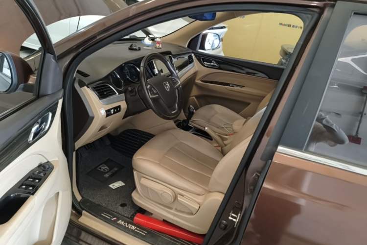 Used Baojun 730 2016 1.5T Manual Luxury Edition 7 Seats Driver Seat