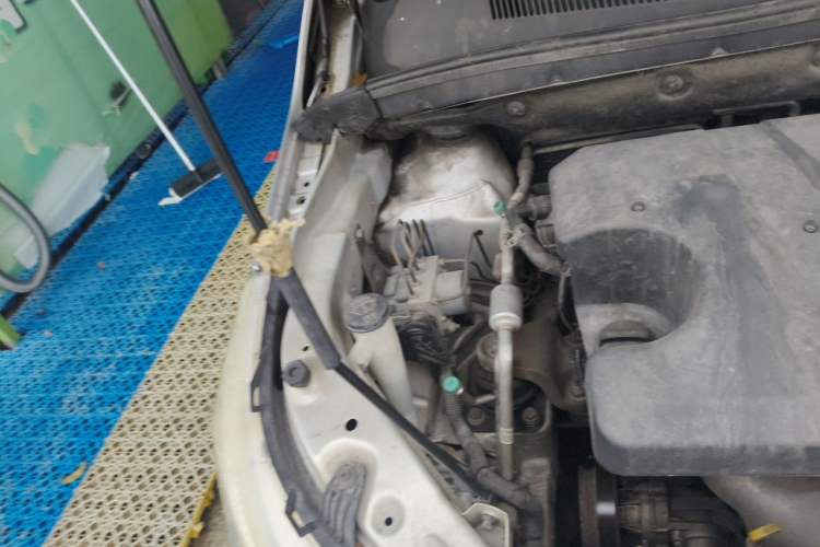 Used Baojun 730 2016 1.5L Manual Standard Version 7 Seats Engine Bay Right