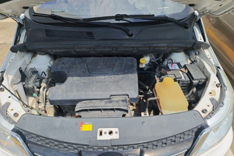 Used Baojun 730 2016 1.5L Manual Comfort Version 7 Seats China V Emission Standard Engine Bay