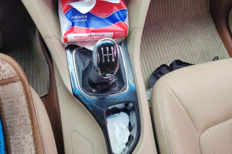 Used Baojun 730 2016 1.5L Manual Comfort Version 7 Seats China V Emission Standard Gear Lever