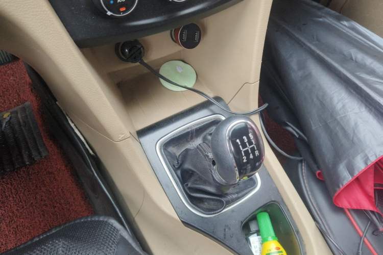 Used Baojun 730 2016 1.5L Manual Standard Version 7 Seats Gear Lever