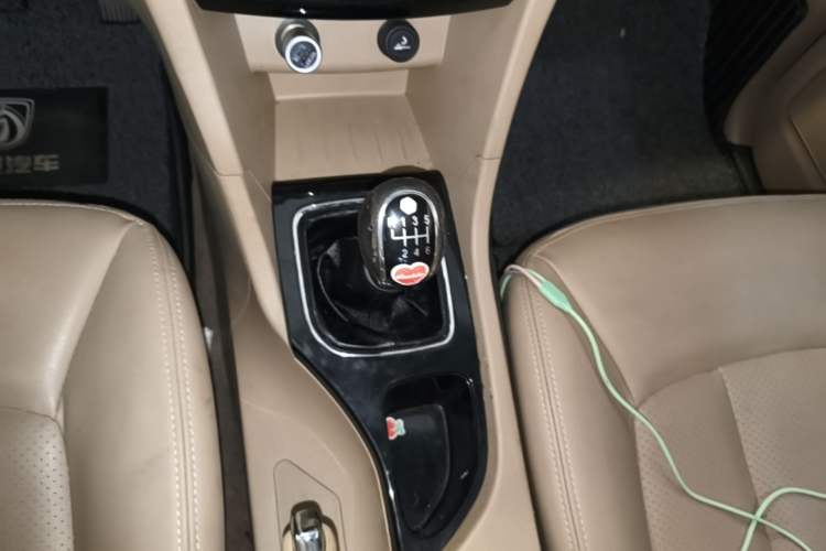 Used Baojun 730 2016 1.5T Manual Luxury Edition 7 Seats Gear Lever