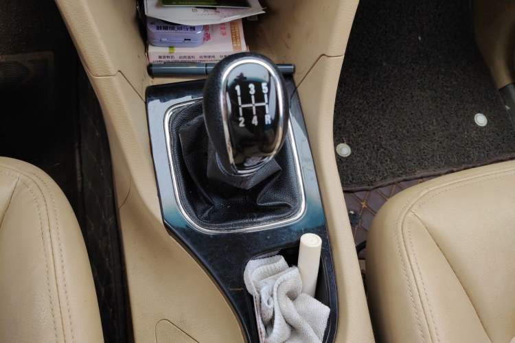 Used Baojun 730 2016 1.5L Manual Comfort Version 7 Seats China V Emission Standard Gear Lever