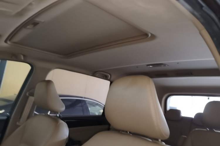 Used Baojun 730 2016 1.5T Manual Luxury Edition 7 Seats Headliner