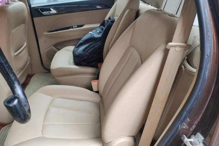 Used Baojun 730 2016 1.5L Manual Comfort Version 7 Seats China V Emission Standard Left Rear Seat