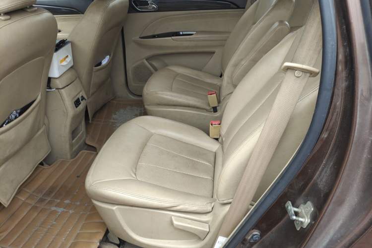 Used Baojun 730 2016 1.5L Manual Comfort Version 7 Seats China V Emission Standard Left Rear Seat