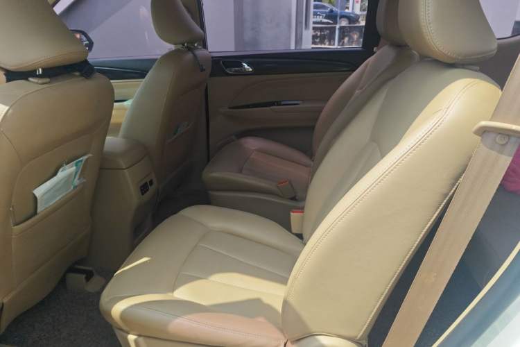 Used Baojun 730 2016 1.5L Manual Comfort Version 7 Seats China V Emission Standard Left Rear Seat