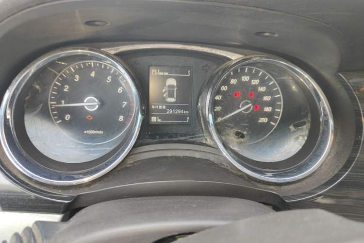 Used Baojun 730 2016 1.5L Manual Luxury Edition 7 Seats Odometer Close Up