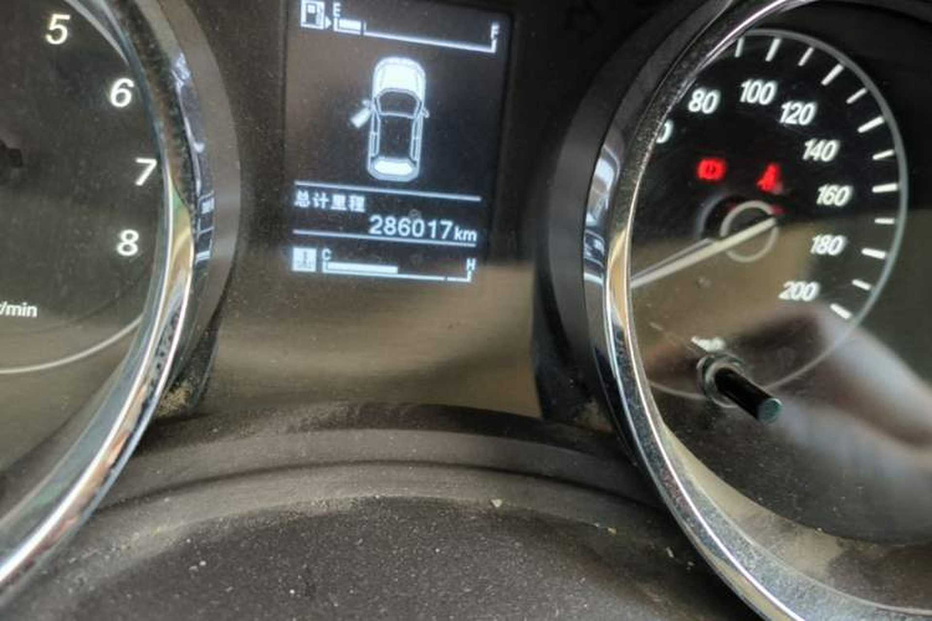 Used Baojun 730 2016 1.5L Manual Luxury Edition 7 Seats Odometer Close Up