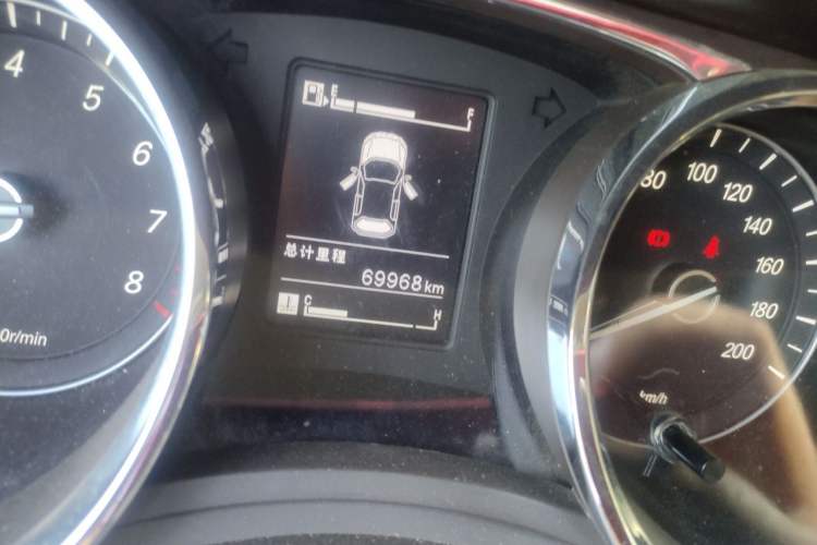 Used Baojun 730 2016 1.5L Manual Luxury Edition 7 Seats Odometer Close Up