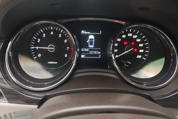 Used Baojun 730 2016 1.5L Manual Comfort Version 7 Seats China V Emission Standard Odometer Close Up