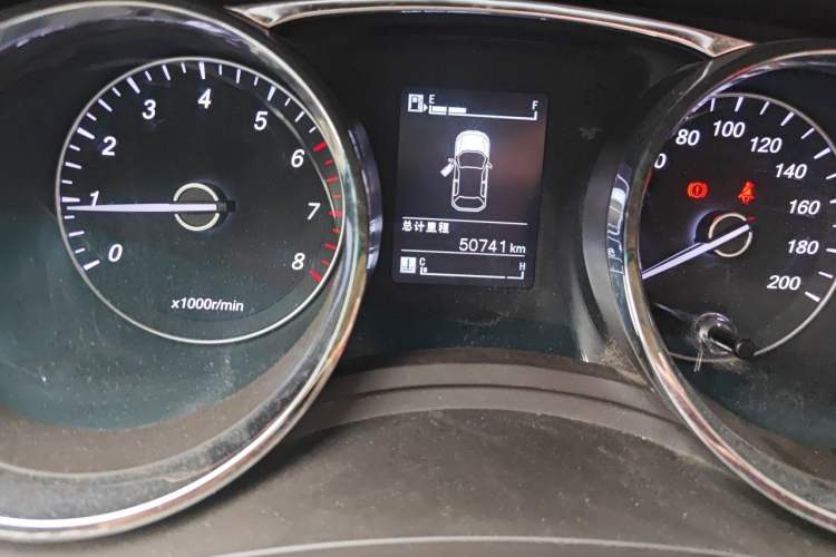 Used Baojun 730 2016 1.5L Manual Comfort Version 7 Seats China V Emission Standard Odometer Close Up