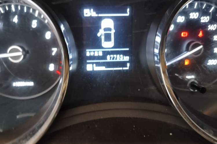 Used Baojun 730 2016 1.5T Manual Luxury Edition 7 Seats Odometer Close Up
