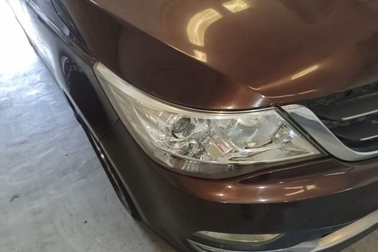 Used Baojun 730 2016 1.5T Manual Luxury Edition 7 Seats Right Front Headlight