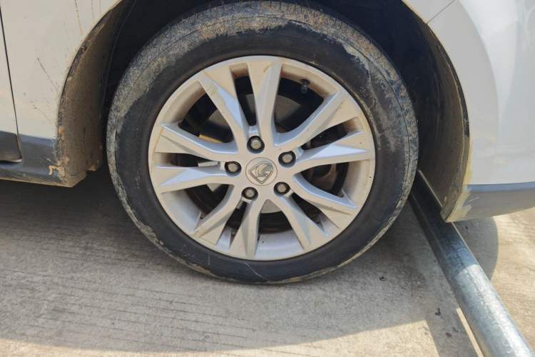Used Baojun 730 2016 1.5L Manual Comfort Version 7 Seats China V Emission Standard Right Front Wheel Hub