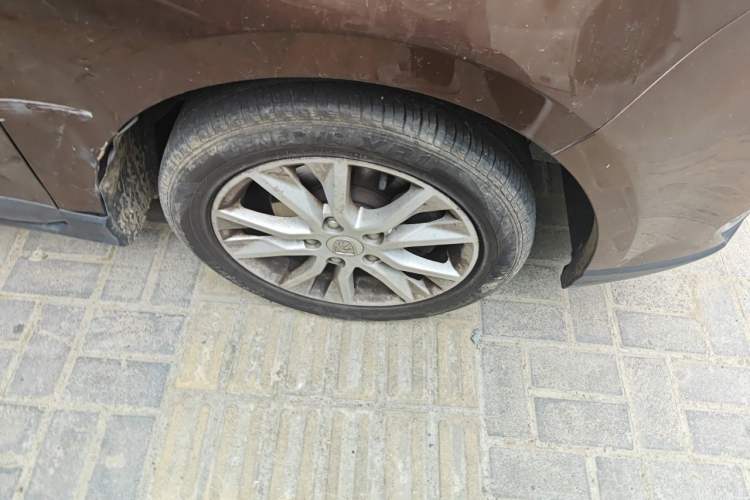 Used Baojun 730 2016 1.5L Manual Comfort Version 7 Seats China V Emission Standard Right Front Wheel Hub