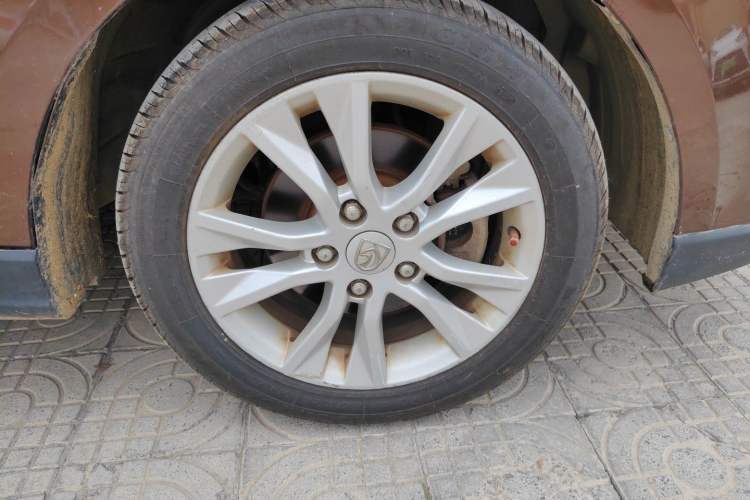 Used Baojun 730 2016 1.5L Manual Comfort Version 7 Seats China V Emission Standard Right Front Wheel Hub
