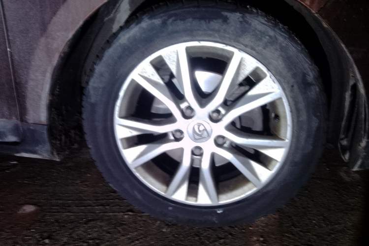 Used Baojun 730 2016 1.5T Manual Luxury Edition 7 Seats Right Front Wheel Hub