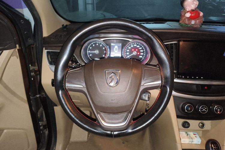 Used Baojun 730 2016 1.5L Manual Standard Version 7 Seats Steering Wheel
