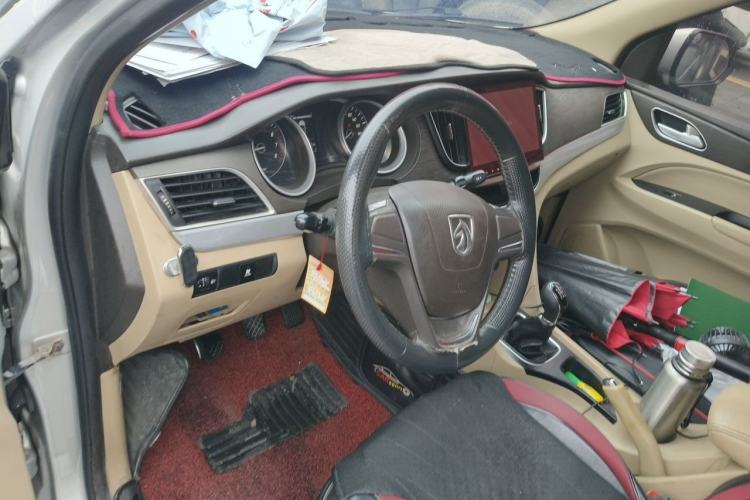 Used Baojun 730 2016 1.5L Manual Standard Version 7 Seats Steering Wheel