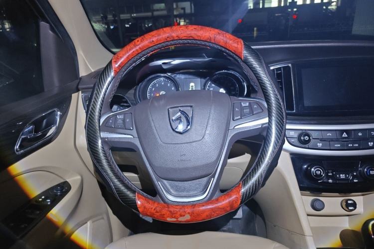 Used Baojun 730 2016 1.5T Manual Luxury Edition 7 Seats Steering Wheel