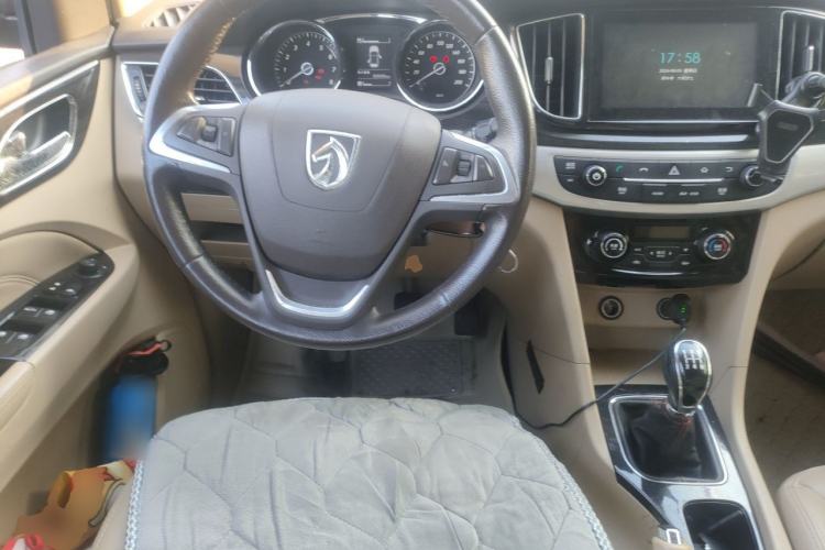 Used Baojun 730 2016 1.5L Manual Luxury Edition 7 Seats Steering Wheel