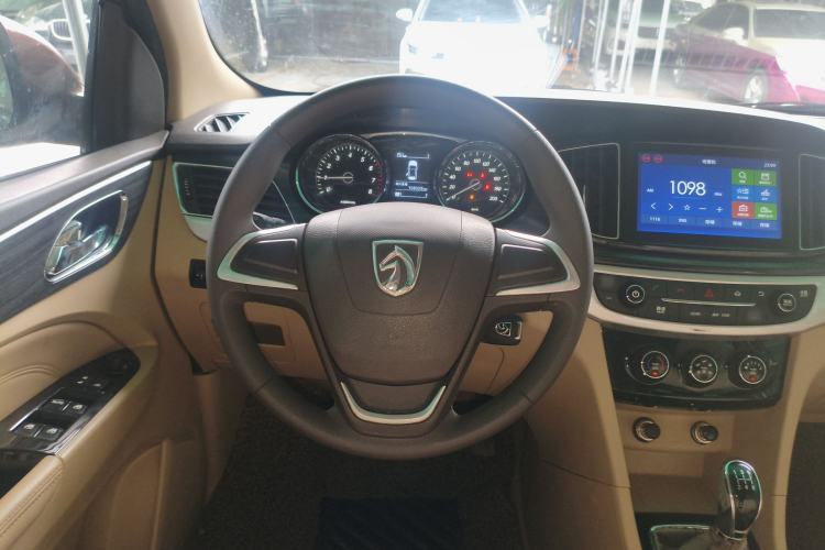 Used Baojun 730 2016 1.5L Manual Comfort Version 7 Seats China V Emission Standard Steering Wheel