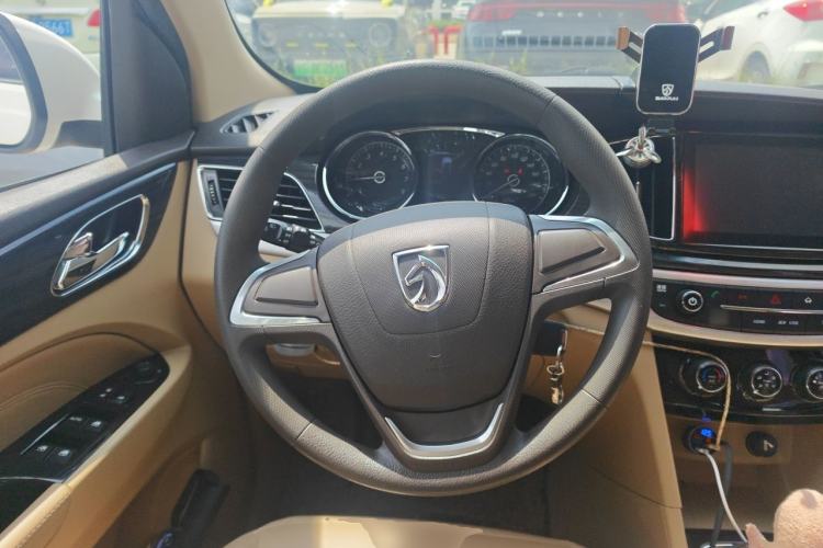 Used Baojun 730 2016 1.5L Manual Comfort Version 7 Seats China V Emission Standard Steering Wheel