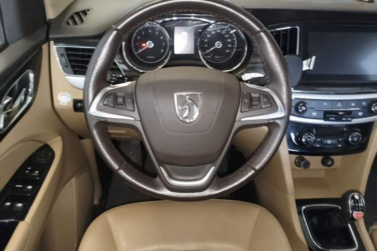 Used Baojun 730 2016 1.5T Manual Luxury Edition 7 Seats Steering Wheel