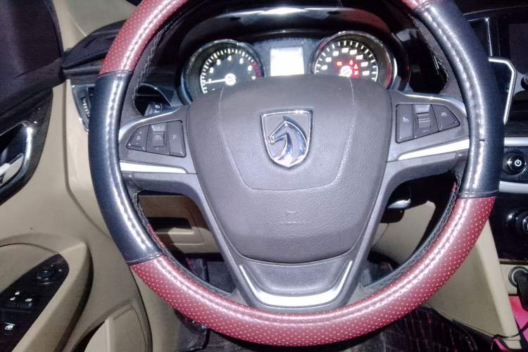 Used Baojun 730 2016 1.5T Manual Luxury Edition 7 Seats Steering Wheel